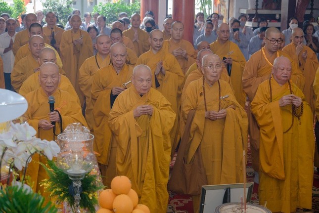 Chư tôn giáo phẩm dâng hương tưởng niệm