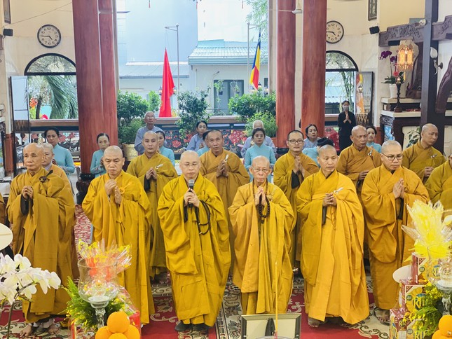 Chư tôn đức Ban Trị sự Phật giáo Q.Phú Nhuận tưởng niệm