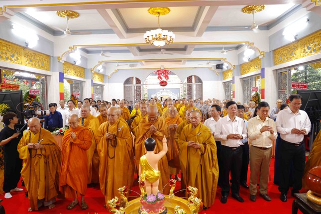 Niêm hương cúng dường