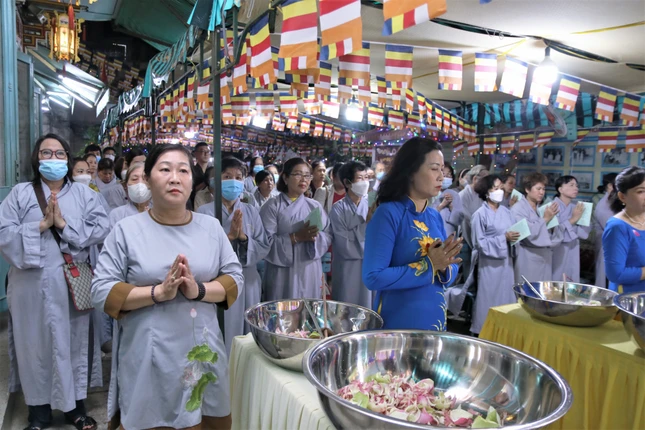 Đông đảo Phật từ về chùa Thiên Tôn dự lễ