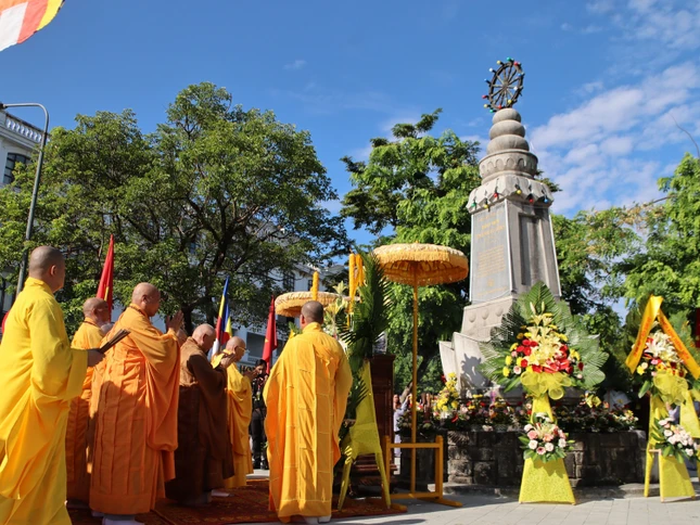 Đài Thánh tử đạo được tôn tạo theo đồ án của kỹ sư Ngô Nẫm Đài Thánh tử đạo được tôn tạo theo đồ án của kỹ sư Ngô Nẫm