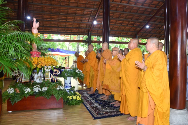 Chư Tăng tịnh xá Kỳ Viên niêm hương