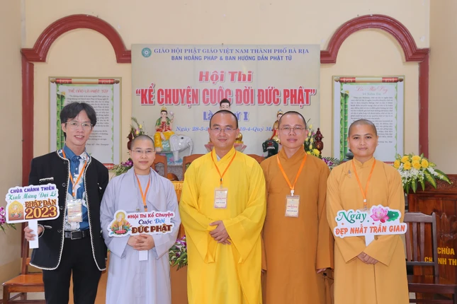 Ban giám khảo hội thi