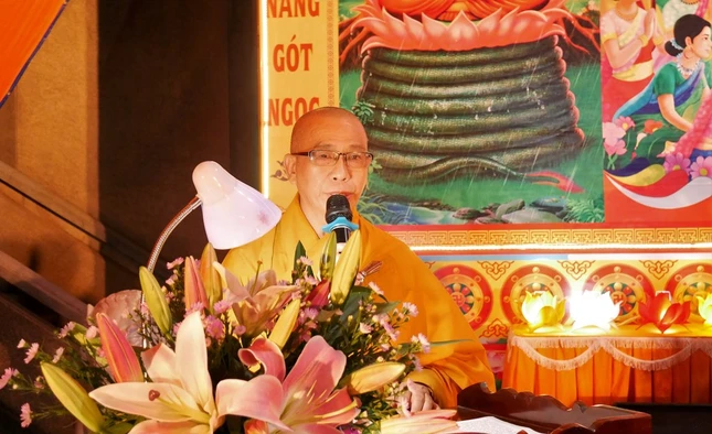 Thượng tọa Thích Tâm Chơn tuyên đọc Diễn văn Đại lễ Phật đản Phật lịch 2567 của Hòa thượng Chủ tịch Hội đồng Trị sự GHPGVN