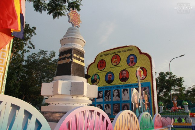 Đài Thánh tử đạo tại Huế được thiết trí