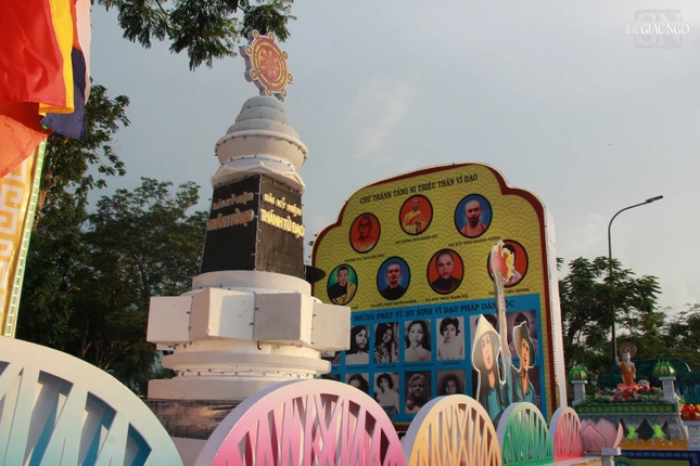 Đài Thánh tử đạo tại Huế được thiết trí