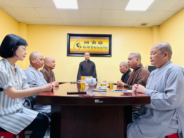 Quang cảnh phiên họp