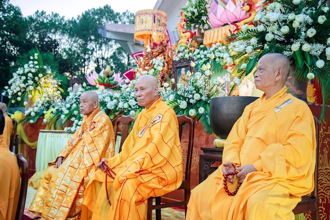 Chư tôn giáo phẩm chứng minh