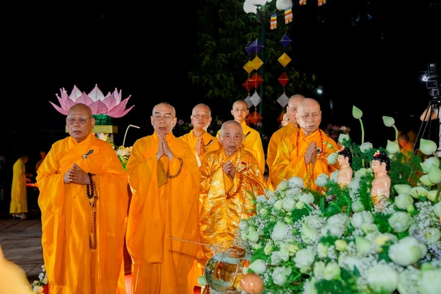 Chư tôn giáo phẩm tụng sám Khánh đản