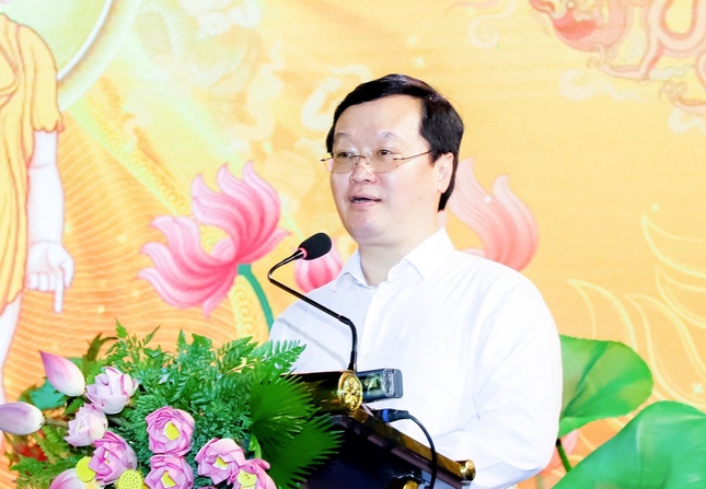 Ông Nguyễn Đức Trung, Chủ tịch UBND tỉnh Nghệ An phát biểu chúc mừng Ông Nguyễn Đức Trung, Chủ tịch UBND tỉnh Nghệ An phát biểu chúc mừng