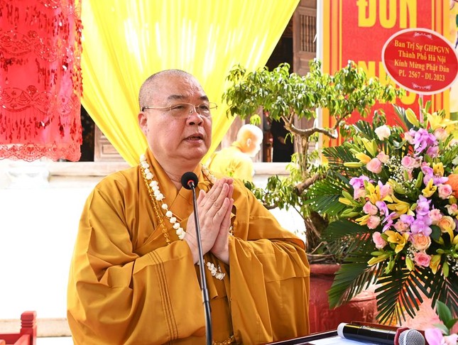 Hòa thượng Thích Thanh Nhiễu tuyên đọc Thông điệp Đại lễ Phật đản Phật lịch 2567 của Đức Pháp chủ GHPGVN