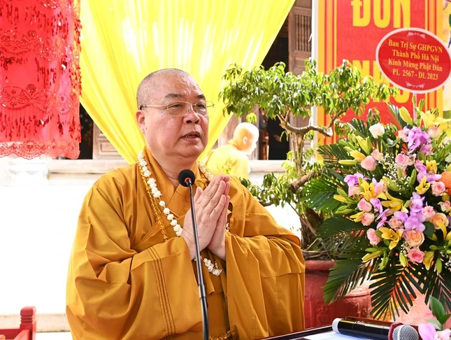 Hòa thượng Thích Thanh Nhiễu tuyên đọc Thông điệp Đại lễ Phật đản Phật lịch 2567 của Đức Pháp chủ GHPGVN