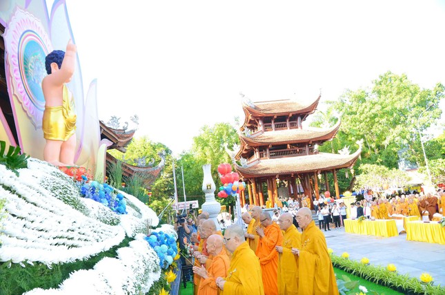 Chư tôn giáo phẩm niêm hương