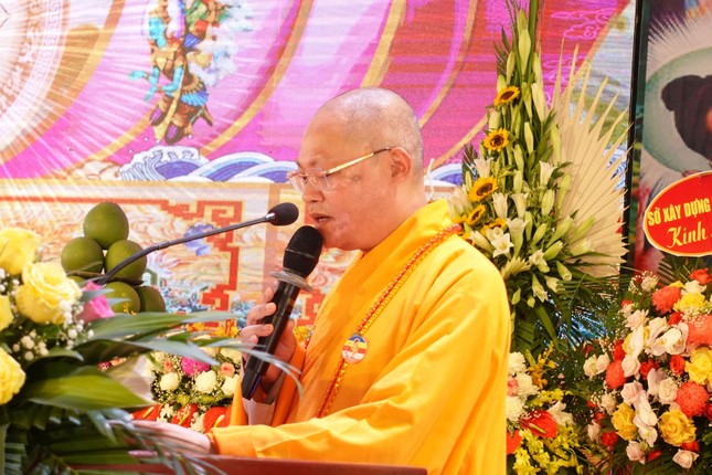 Thượng tọa Thích Thanh Vượng tuyên đọc Diễn văn Phật đản của Hòa thượng Chủ tịch Hội đồng Trị sự