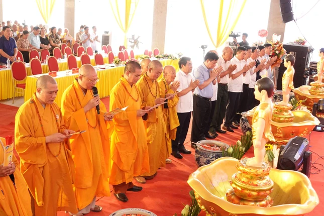 Tụng kinh Khánh đản