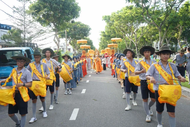 Ban Trị sự GHPGVN Q.Ngũ Hành Sơn đã tổ chức lễ rước Phật từ tổ đình Linh Ứng Non Nước về chùa Bà Đa với sự tham dự của hơn 300 đạo hữu Phật tử Ban Trị sự GHPGVN Q.Ngũ Hành Sơn đã tổ chức lễ rước Phật từ tổ đình Linh Ứng Non Nước về chùa Bà Đa với sự tham dự của hơn 300 đạo hữu Phật tử