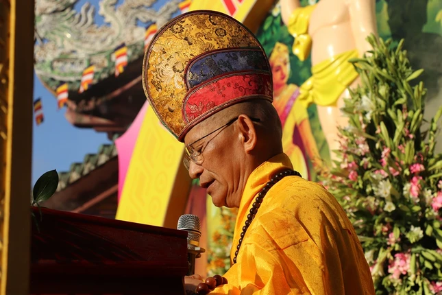 Hòa thượng Thích Hải Tạng đã cung tuyên bức Thông điệp Phật đản của Đức Pháp chủ GHPGVN