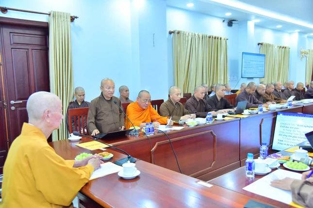 Thượng tọa Thích Nhật Từ báo cáo về Hội thảo Bồ-tát Thích Quảng Đức Thượng tọa Thích Nhật Từ báo cáo về Hội thảo Bồ-tát Thích Quảng Đức