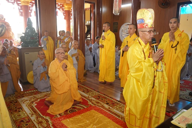 Nhất tâm cầu nguyện Giác linh cố Ni trưởng cao đăng Phật quốc