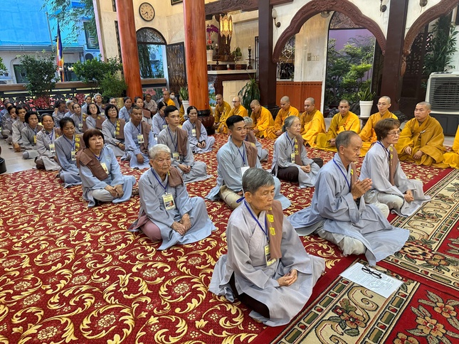 Phật tử phát tâm nương đại Tăng tu học trong 3 tháng an cư