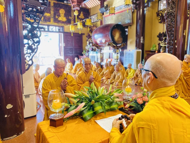 Chư Tăng tuần tự trang nghiêm tác pháp an cư Chư Tăng tuần tự trang nghiêm tác pháp an cư
