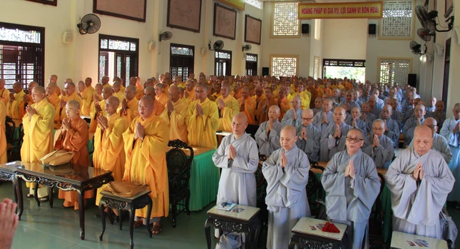 Chư Tăng Ni nhất tâm cung thỉnh Trưởng lão Hòa thượng thượng Tâm hạ Tấn tự Chơn Tế ngôi vị Y chỉ Luật sư