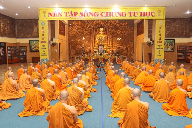 Quang cảnh buổi lễ tác pháp an cư tại Pháp viện Minh Đăng Quang Quang cảnh buổi lễ tác pháp an cư tại Pháp viện Minh Đăng Quang