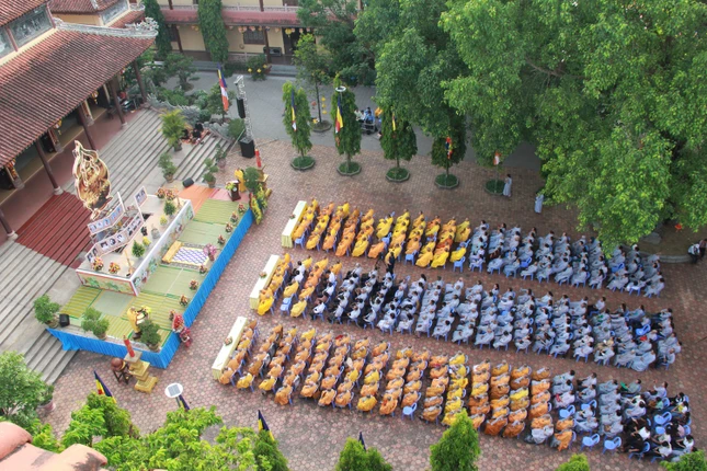 Lễ tưởng niệm được tổ chức tại sân chùa Từ Đàm lịch sử - tại nơi đây 60 năm trước đã từng diễn ra những sự kiện quan trọng của Phật giáo Việt Nam