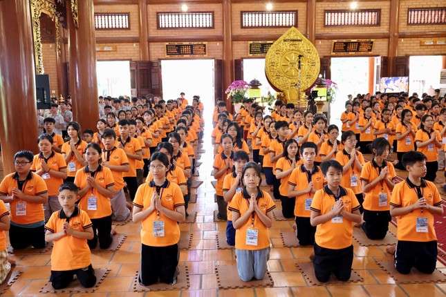 Hơn 350 em học sinh Trường Tiểu học, THCS, THPT Hoa Sen tham dự khóa tu