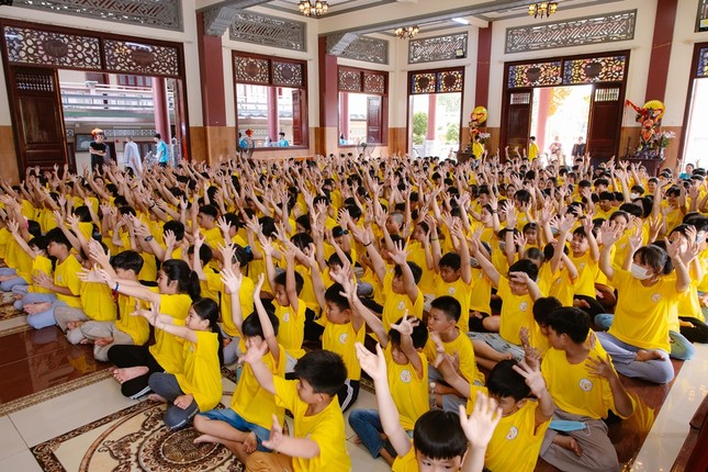 Hào hứng với các trò chơi sinh hoạt tập thể