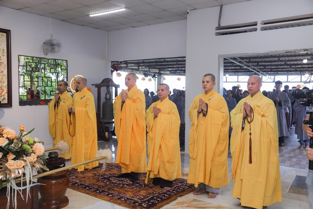 Đảnh lễ Tam bảo