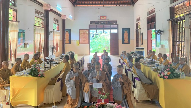 Đại diện môn đồ pháp quyến dâng lời tác bạch