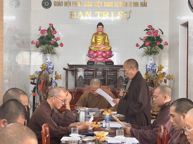 Đại đức Thích Tâm Tùng báo cáo công tác Phật sự 6 tháng đầu năm