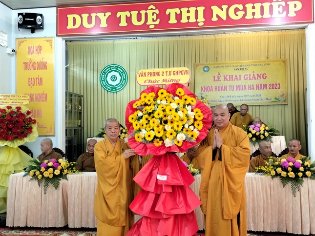 Lẵng hoa chúc mừng của Văn phòng II T.ƯGH