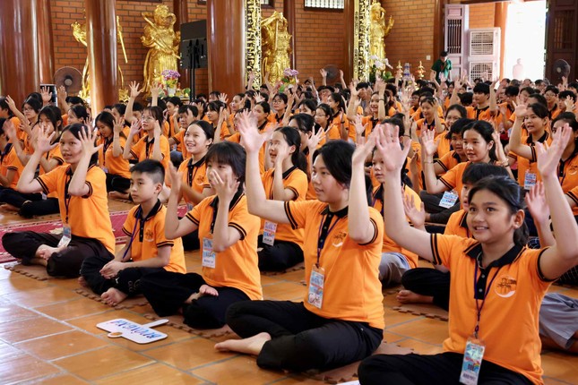 Lịch trình sinh hoạt của các khóa tu thường kết hợp giữa việc học đạo - giải trí Lịch trình sinh hoạt của các khóa tu thường kết hợp giữa việc học đạo - giải trí