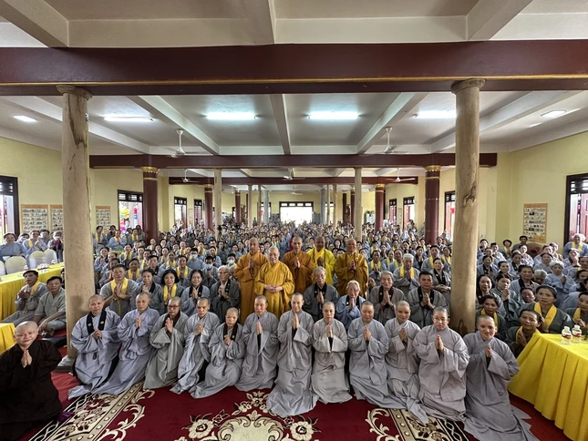 Khóa tu “Một ngày an lạc” tại chùa Thượng khép lại thành tựu viên mãn trong niềm hỷ lạc của toàn thể hội chúng