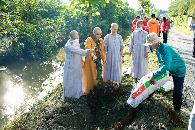 Tích cực tham gia phong trào bảo vệ môi trường