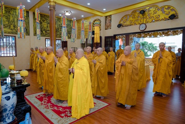 Chư tôn đức đảnh lễ Tam bảo Chư tôn đức đảnh lễ Tam bảo