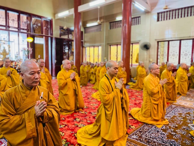 Khóa lễ tụng kinh của chư hành giả an cư Khóa lễ tụng kinh của chư hành giả an cư