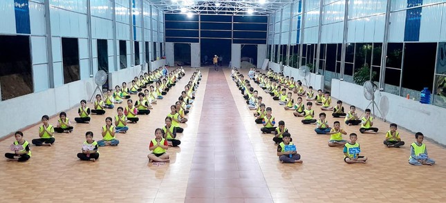 Gần 200 em học sinh tham dự khóa tu học tại chùa An Thái