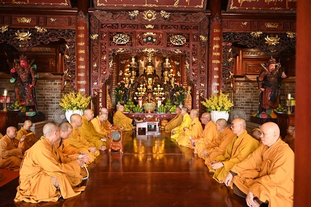 Lễ tác pháp an cư của chư Tăng tại chánh điện chùa Nam Hải