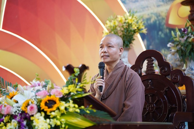 Thượng tọa Thích Minh Quang chia sẻ Phật pháp