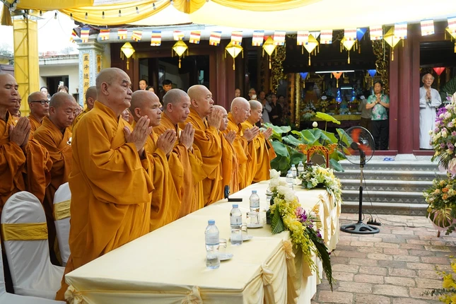 Niệm Phật cầu gia hộ