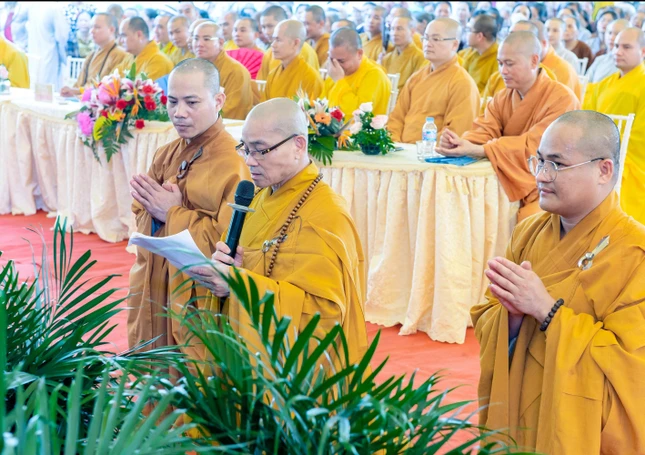 Đại đức Thích Nhuận Tánh dâng lời phát nguyện