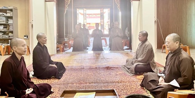 Buổi khảo hạch các giới tử Ni tại trường hạ chùa Sùng Nghiêm Buổi khảo hạch các giới tử Ni tại trường hạ chùa Sùng Nghiêm