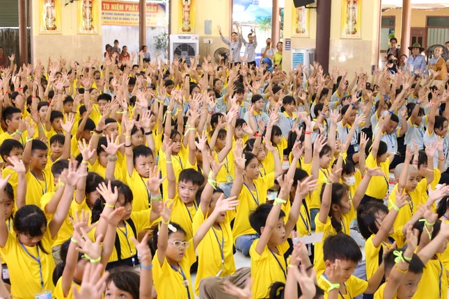 Hơn 300 tu sinh tham gia khóa tu