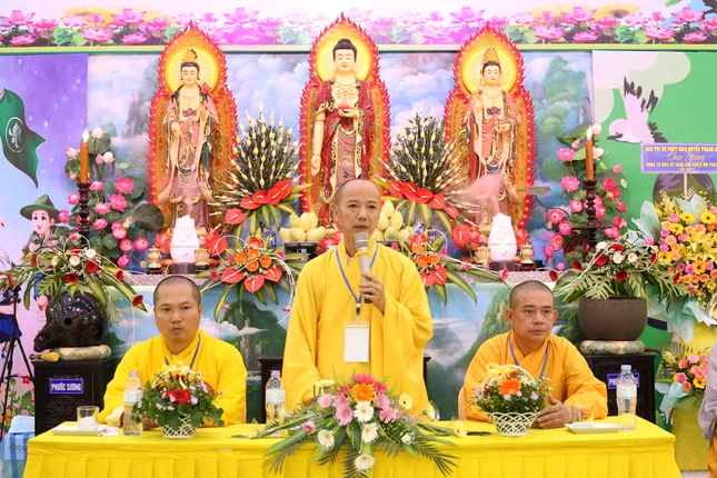 Đại đức Thích Tánh Thông sách tấn các tu sinh