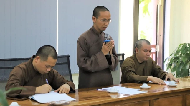 Đại đức Thích Hương Yên, Trưởng phòng Tổ chức Hành chánh báo cáo công tác tuyển sinh