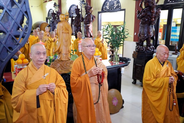 Chư tôn giáo phẩm niêm hương