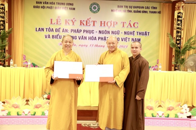 Hòa thượng Thích Thọ Lạc cùng Thượng tọa Thích Tâm Định ký kết bản ghi nhớ hợp tác giữa Ban Văn hóa T.Ư và Ban Trị sự GHPGVN tỉnh Thanh Hóa Hòa thượng Thích Thọ Lạc cùng Thượng tọa Thích Tâm Định ký kết bản ghi nhớ hợp tác giữa Ban Văn hóa T.Ư và Ban Trị sự GHPGVN tỉnh Thanh Hóa